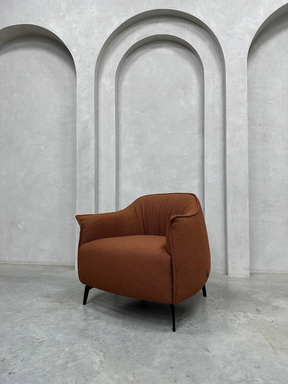 Aurelian Curve Chair